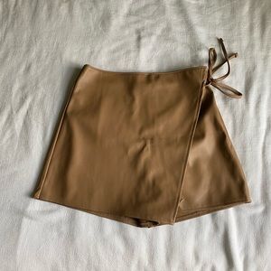 NWT Small Abercrombie light brown faux leather skort/shorts